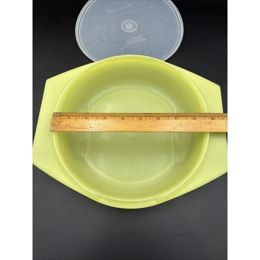 Tupperware Vintage Bowl #786-2 With Seal Lid #230 Yellow
